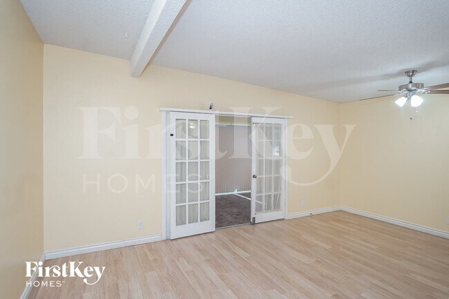 Building Photo - 3904 W El Parque Ave