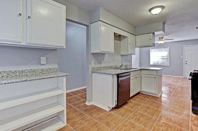 Building Photo - 7126 Kings Dr