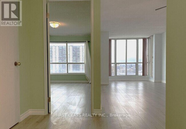 Photo du bâtiment - 1470 Midland Ave