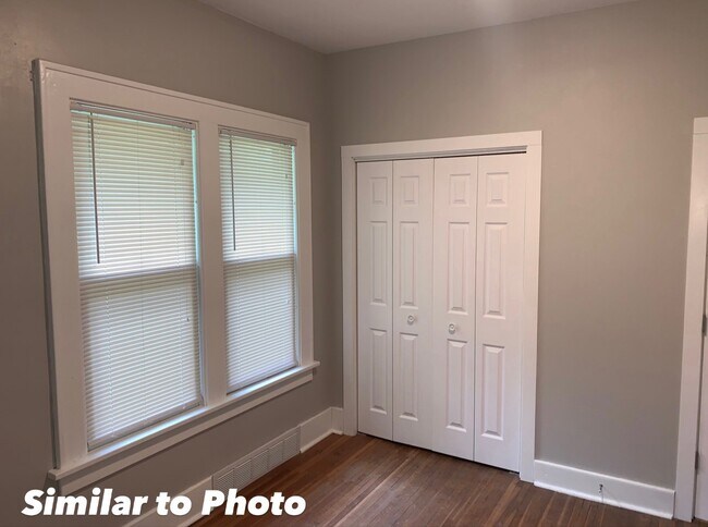 Building Photo - 2336 Knapp St