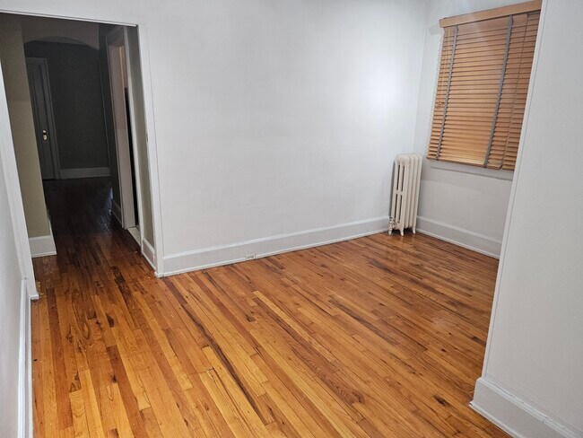 Foto del edificio - 891 Beaconsfield Ave
