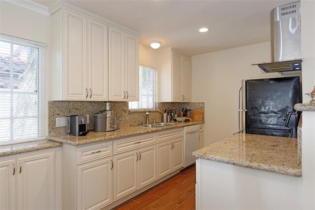 Foto del edificio - Luxury Spacious 2BD Apartment Home! Minute...