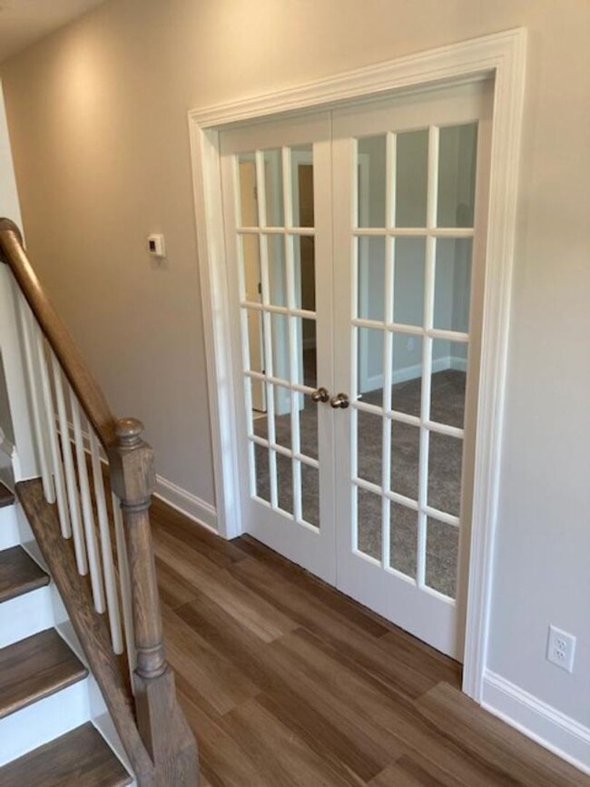 Building Photo - 543 Bistle Drive - Bev Roberts Rentals and...