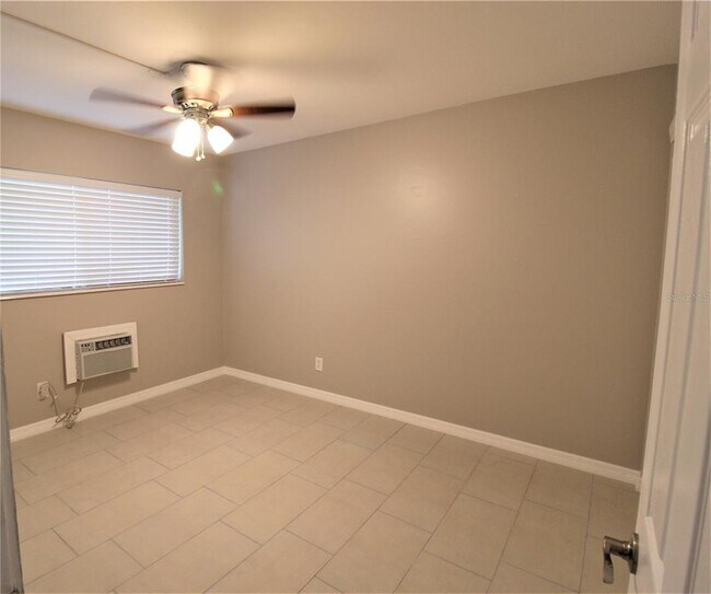 Foto del edificio - 3001 Bee Ridge Rd