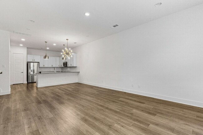 Building Photo - 3 BR, 2.1 Bath TCU area townhome