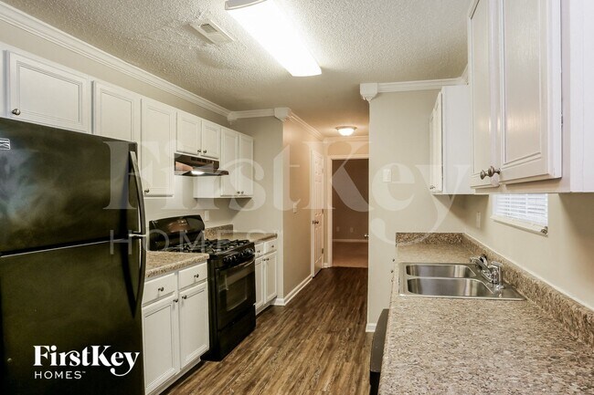 Building Photo - 604 Rays Ln SE