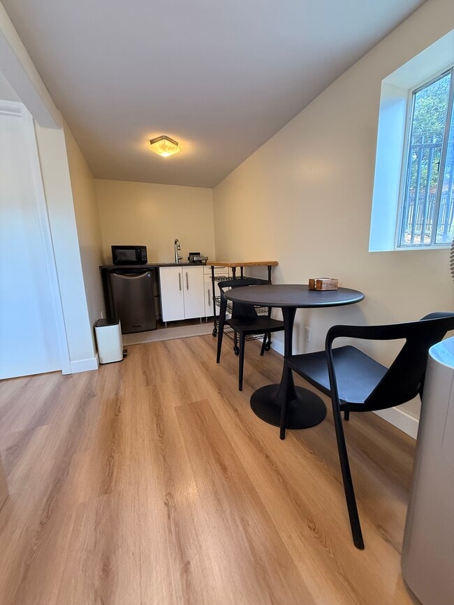 Foto del edificio - 1295 Foothill Dr