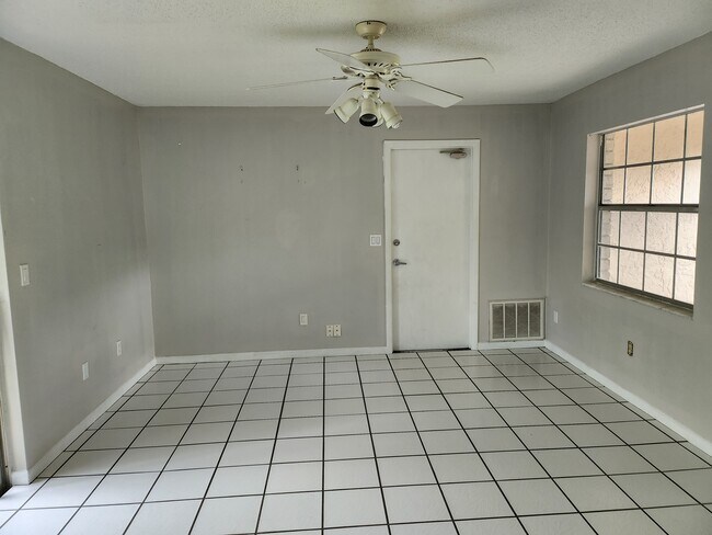 Building Photo - 107 Wheatland Ct