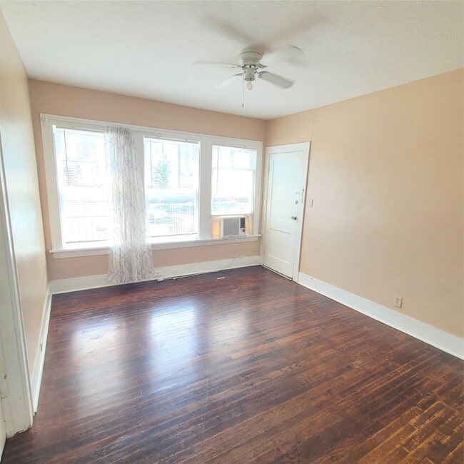Foto del edificio - 4414 Woodside St