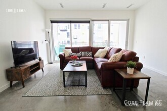 Building Photo - 1914 Main St