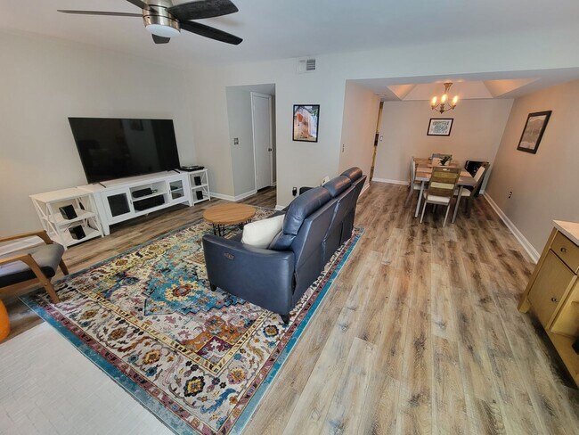 Foto del edificio - 2 Bed, 2.5 Bath Condo Available in Greenville