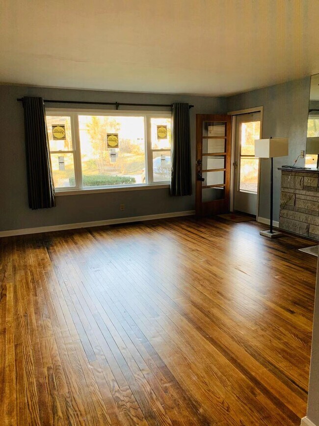 Foto del edificio - 1700 E Hunter Ave