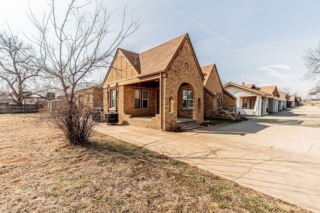 Photo - 2 Bed 1 Bath Duplex in NE OKC House