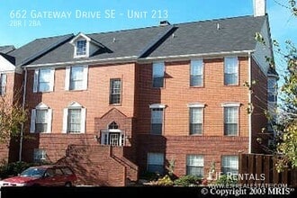 Building Photo - 662 Gateway Dr SE