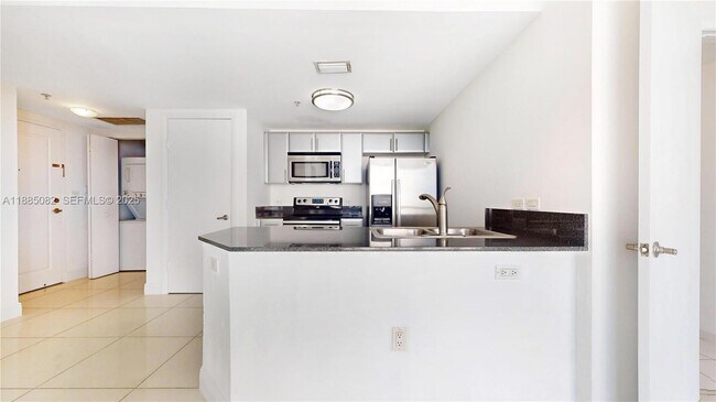 Foto del edificio - 1871 NW S River Dr