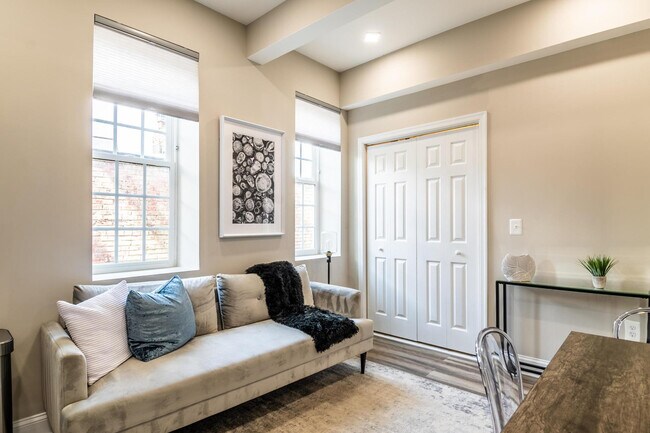 Foto del edificio - 701 E Street Southeast-SI ID1011208P