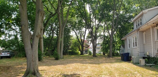 Building Photo - 107 Mansion Ave