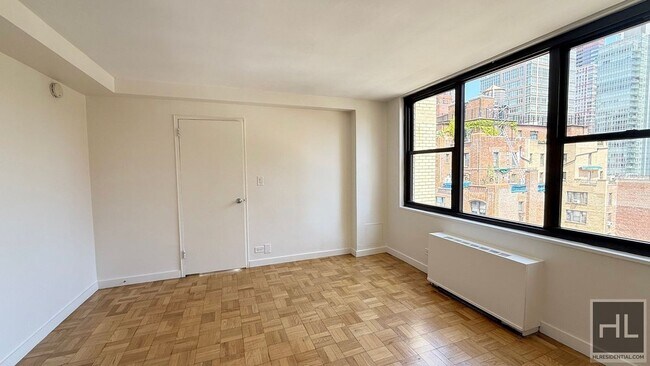 Foto del edificio - EAST 49 STREET