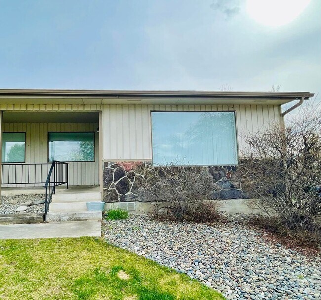 Building Photo - 376 Reservoir Dr