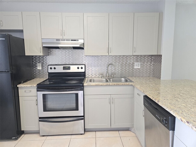 Building Photo - 8100 SW 21st Ct