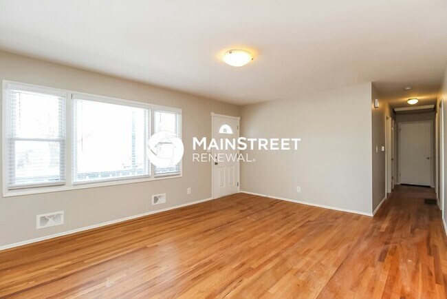Foto del edificio - 3 Bedroom Pet-Friendly Home in INDEPENDENC...