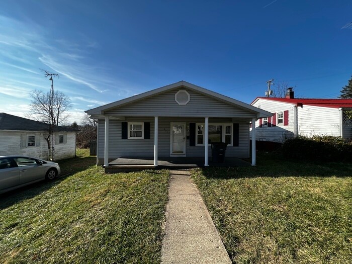Primary Photo - 2 Bedroom / 1 Bathroom Home