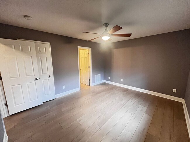 Foto del edificio - Beautiful 4 Bedroom and 2.5 Bath Home