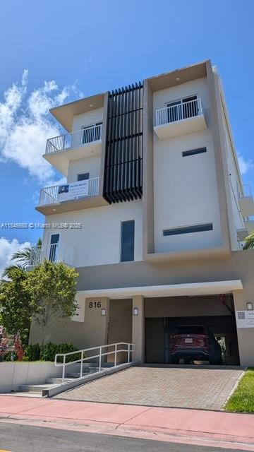 Foto principal - 816 84th St