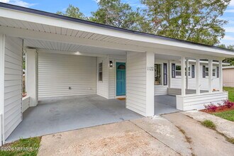 Building Photo - 1122 La Marche Dr
