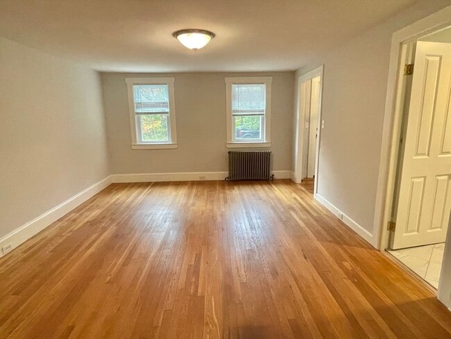 Building Photo - 206 Concord St