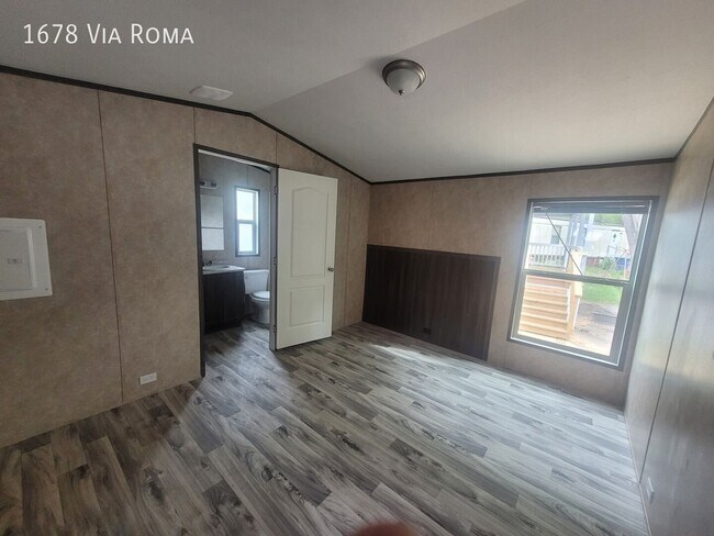 Foto del edificio - 1678 Via Roma Dr