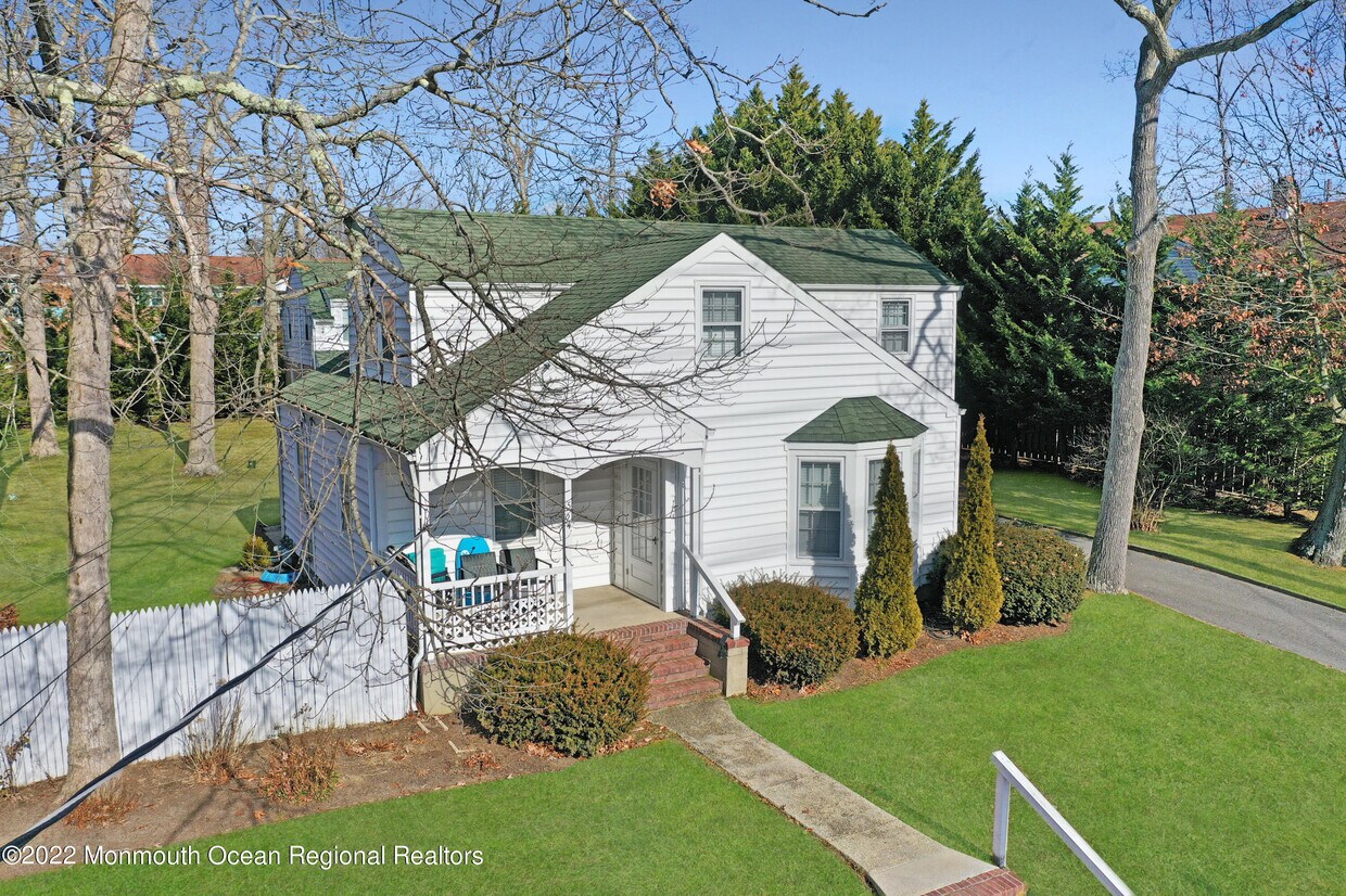 Primary Photo - 564 Monmouth Ave