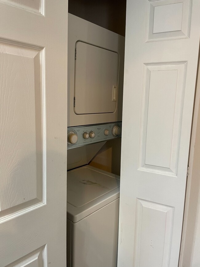 Building Photo - 2048 N Rand Rd