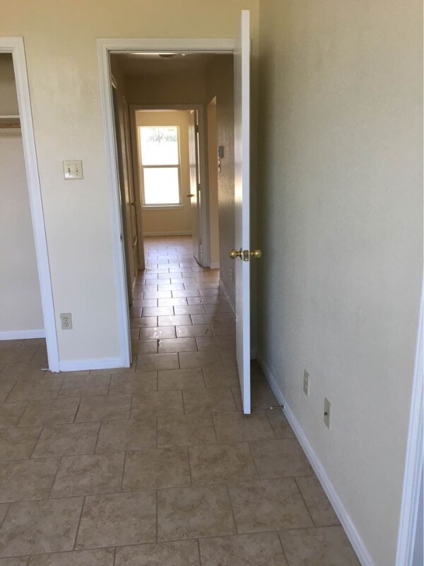 Foto del edificio - 1096 Squire Dr