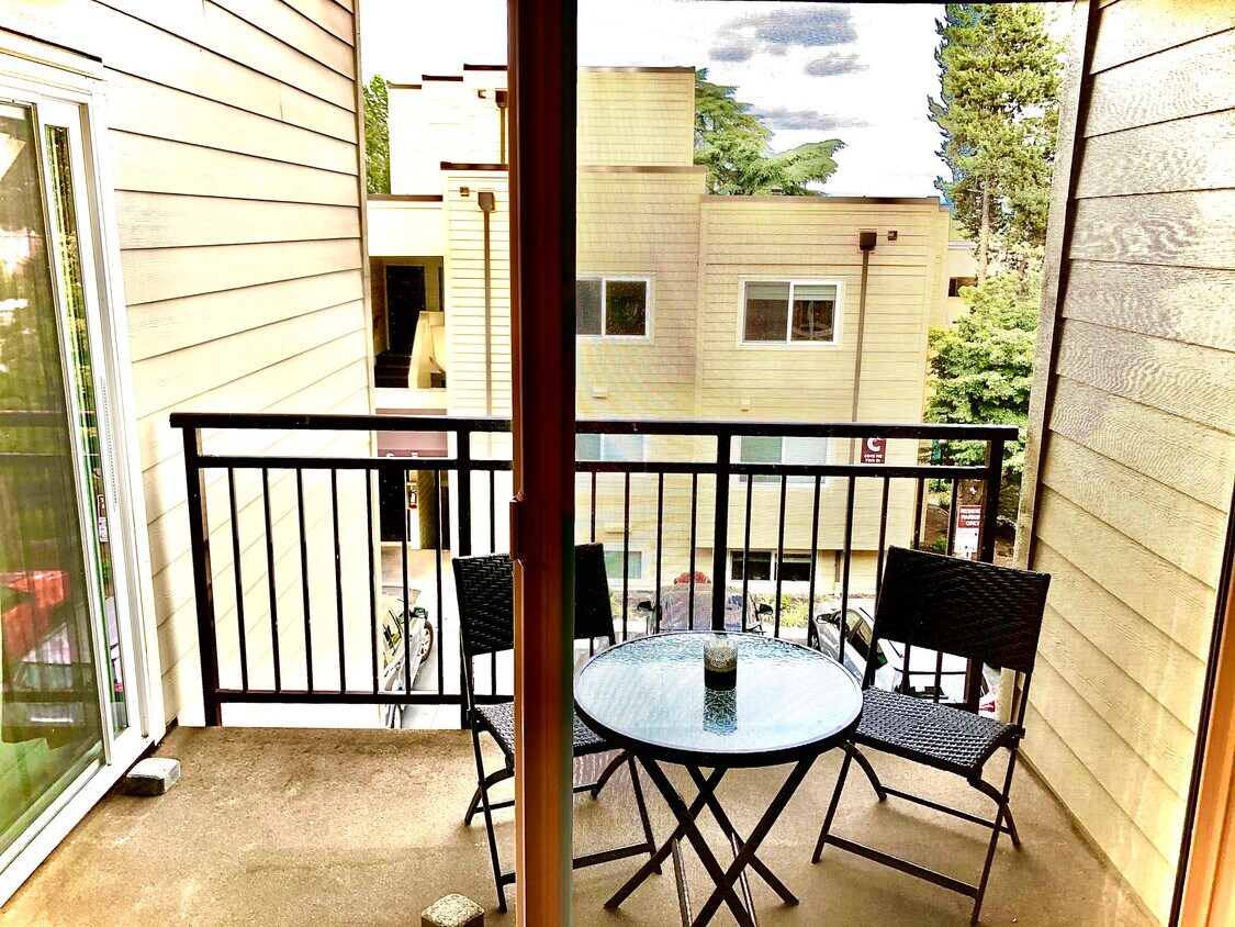 Spacious balcony - 5832 NE 75th St