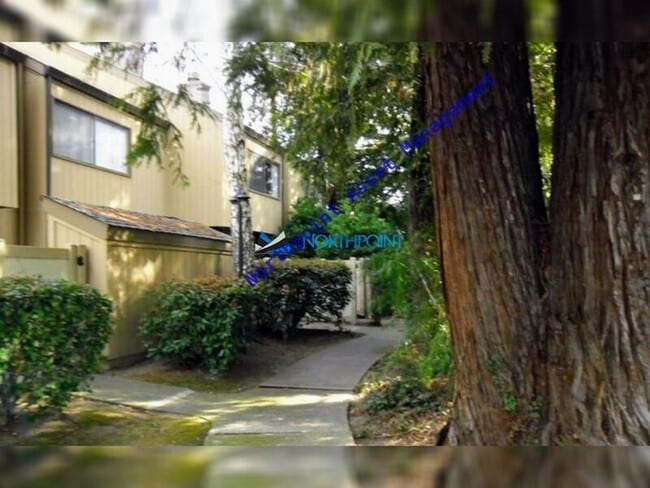Building Photo - 536 Woodside Oaks