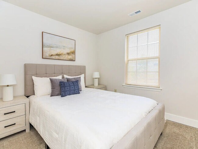 Foto del edificio - 2101 Reamer Dr