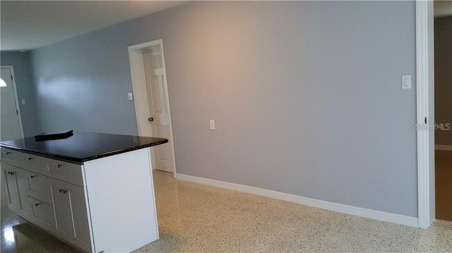 Building Photo - 5211 Hemlock Dr