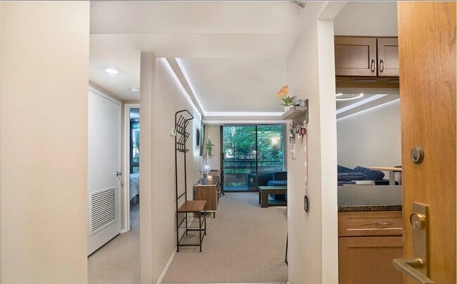 Building Photo - 1808 Old Meadow Rd