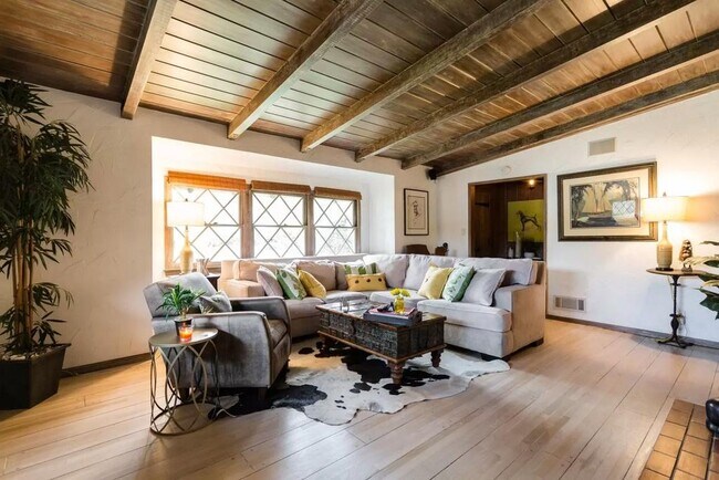 Foto del edificio - 3939 Coldwater Canyon Ave