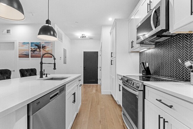 Building Photo - 68 Armandine St