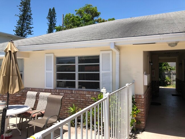 ' - 5111 NE 18th Ave