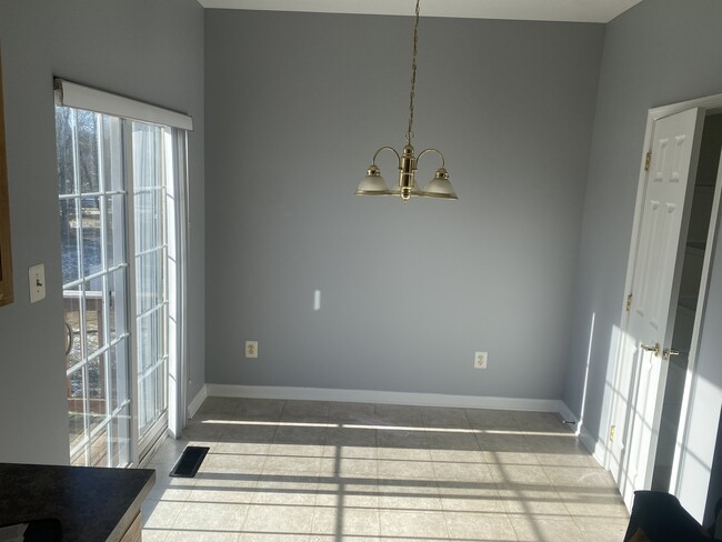 Building Photo - 4101 Strawbridge Ct