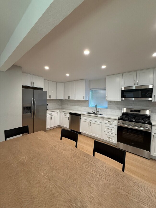 Building Photo - 1845 San Luis Rd