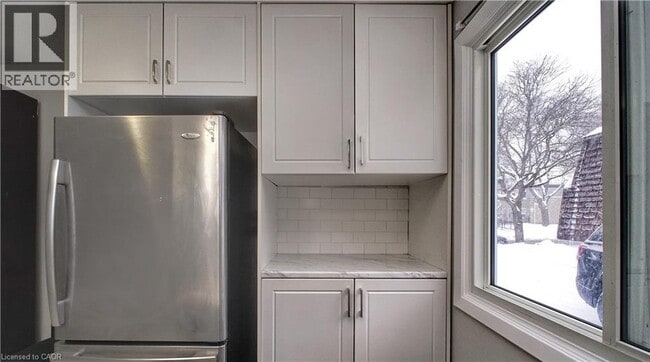 Photo du bâtiment - 30 Amos Ave