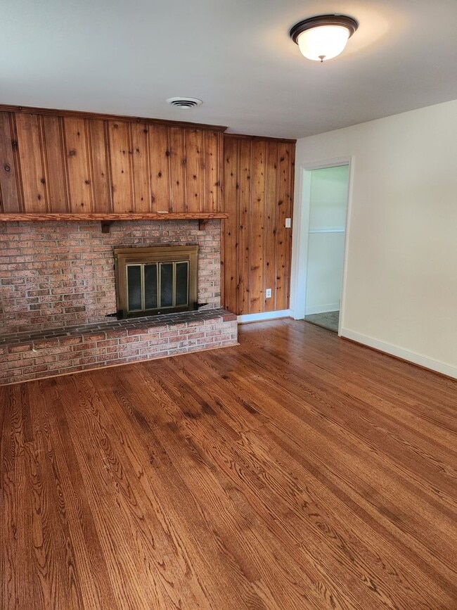 Building Photo - 2303 Druid Dr