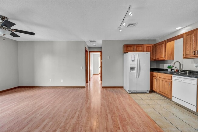 Building Photo - 48 N Mountain Rd