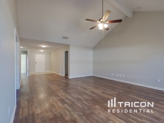 Building Photo - 102 Saddlebag Court Newark TX