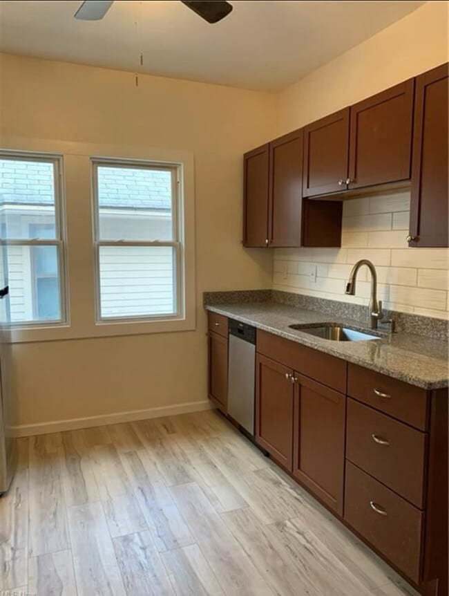 Building Photo - 2077 Lewis Dr