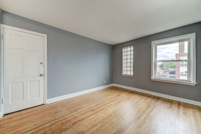 Foto del edificio - 4948-4948 Kemper Ave